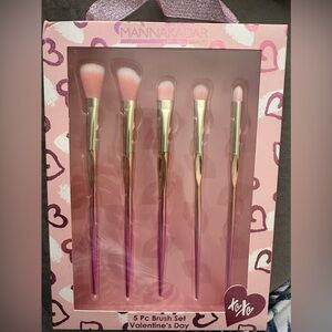 Manna Kadar Beauty 5 Pc Valentine's Brush Set